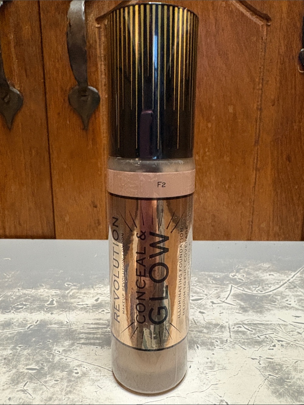 Makeup Revolution Conceal & Glow Illuminating Foundation Shade F2 23ml Brand New